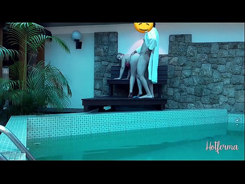 ❤️ Bòs envite sèvant nan pisin lan, men li pa t 'kapab reziste yon cho ❤️ Videyo sèks nan nou ❌️